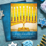 Tarjeta Festiva Hanukkah Menorah dorado amarillo estilizado sobre<br><div class="desc">"Feliz Hanukkah". Un ilustracion fotográfico de primera mano de una brillante, colorida y dorada menorah sobre un fondo azul verde azulado texturado te ayuda a inaugurar las vacaciones de Hanukkah. Siente el calor y la alegría de la temporada de vacaciones cada vez que envíe esta impresionante y colorida tarjeta de...</div>