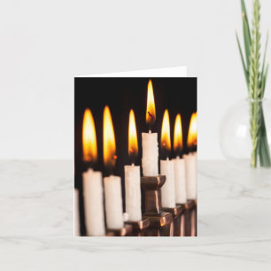 Tarjeta Festiva Hanukkah Menorah Quemando velas blancas Chanukah