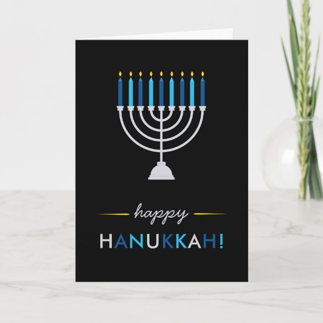 Tarjeta Festiva Hanukkah negro moderno con menorah plateado y azul (Anverso)