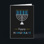 Tarjeta Festiva Hanukkah negro moderno con menorah plateado y azul<br><div class="desc">Esta moderna y elegante tarjeta Hanukkah cuenta con una Menorah plateada con velas azules y turquesas y llamas doradas amarillas,  sobre un fondo negro.</div>