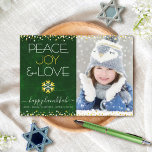 Tarjeta Festiva Hanukkah Peace Joy Love Snowflake Green Photo Flat<br><div class="desc">"Paz, alegría y amor." Un divertido, lúdico Relieve metalizado dorado, ilustracion de copos de nieve blanco y una tipografía moderna sobre un fondo acuático de mármol verde oscuro y profundo te ayudan a iniciar la temporada de Hanukkah, junto con la foto personalizado de tu elección. Relieve metalizado de oro falso...</div>