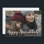 Tarjeta Festiva Hanukkah Photo Holiday Card<br><div class="desc">Esta preciosa tarjeta de foto que dice "¡Feliz Hanukkah!" en letra de guión en la parte delantera y tu nombre familiar con el año es perfecto para mandarla a amigos y familiares. Para ver cómo se verán sus tarjetas, simplemente seleccione Personalizar esta plantilla, cargue una foto favorita y escriba su...</div>