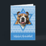 Tarjeta Festiva Hanukkah Star of David - Bulldog<br><div class="desc">Lo que podría hacer que decir Feliz Hanukkah sea más divertido que tener a este Bulldog usando un Yamaka rodeado por la Estrella de David. Este fantástico diseño vacacional hará las delicias de tus amigos y familiares, así como de otros amantes del perro. Este diseño está disponible en más de...</div>