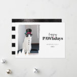 Tarjeta Festiva Happy Pawlidays Fun Mascota foto Snowman<br><div class="desc">Es el momento de la temporada de vestirse todos para Navidades. Ahora puedes disfrazar tus fotos especiales de tu familia, hijos o mascotas con nuestro gorro negro de muñeco de nieve y botones negros en la parte superior de la foto. Añade tu foto al fotograma texturado. Puede moverse fácilmente por...</div>