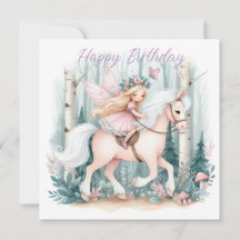 Hermoso chica de hadas montando en un bosque encan