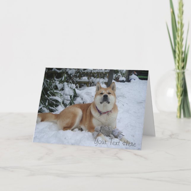 Tarjeta Festiva hermoso perro akita descansando en la nieve navida (Anverso)