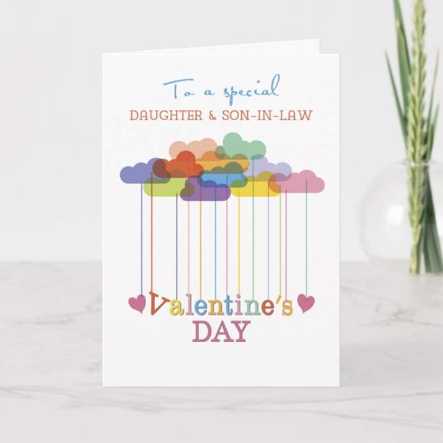 Tarjeta Festiva Hija y suegra nubes arcoiris de San Valentín (Anverso)