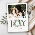 Tarjeta Festiva Holly Berries Pine Joy Navidades Wreath Photo<br><div class="desc">Si necesitas más personalización,  por favor,  no dudes en enviarme un mensaje a yellowfebstudio@gmail.com.</div>