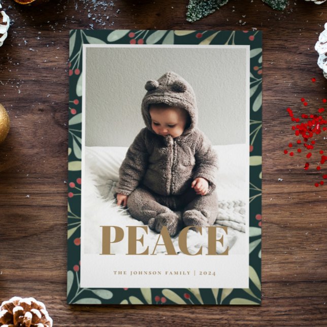Tarjeta Festiva Holly Berry Green Gold Peace Christmas Photo Card (Subido por el creador)