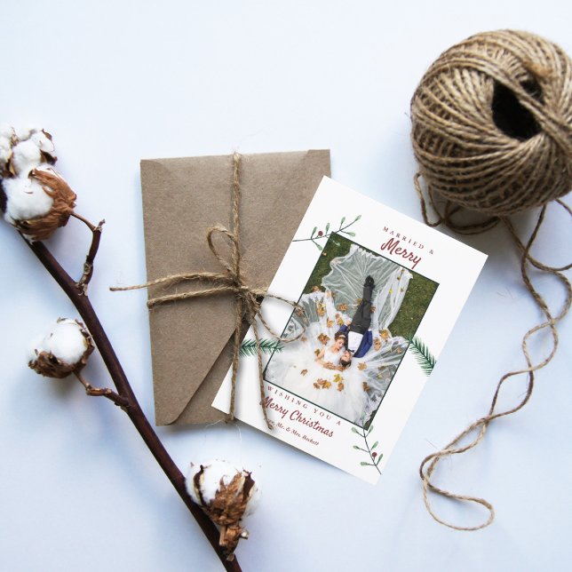 Tarjeta Festiva Holly Branches Primer Boda de Navidades de Newlywe (Subido por el creador)