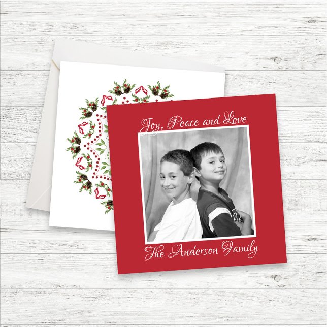Tarjeta Festiva Holly rojo y verde Berries una foto (Christmas Photo card with unique square template and holiday mandala.)