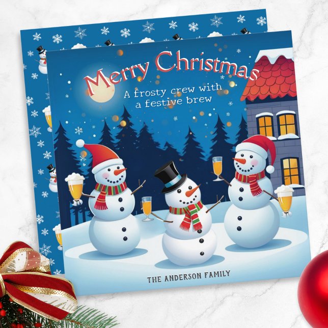 Tarjeta Festiva Hombres De Nieve Con Bebidas Frías Alegran Feliz N (A colorful personalized Christmas card, with a picture of three snowmen enjoying Christmas drinks)