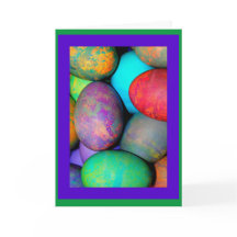 Huevos de colores brillantes en la Semana Santa Es