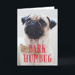 Tarjeta Festiva Humbug de corteza perro cachorro | Foto de vacacio<br><div class="desc">Esta moderna tarjeta de fotos de vacaciones plegadas con temática de perro presenta un saludo rojo y caprichoso "cohetes de ladrido" sobre una foto de sangre completa (al borde). ¡Es el diseño perfecto y caprichoso para cualquier amante del perro! Funciona muy bien con fotos en color o en blanco y...</div>