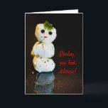 Tarjeta Festiva Humor de Snowman de Mozzarella Ball<br><div class="desc">¡El arte de la comida es divertido con el queso! Este lindo muñeco de nieve de queso mozzarella es un arte gastronómico increíble para enviar una tarjeta a tus amigos. Ideal para divertirse,  una invitación a cenar o lo que quieras - revisa el texto para que te acomode!</div>