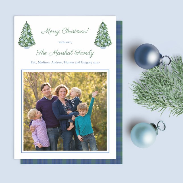 Tarjeta Festiva Imagen de la familia Chinoiserie Smart Blue White  (Chinoiserie decorated Christmas trees and space for square family photo. Reverse has matching tartan)