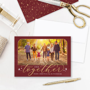 Tarjeta Festiva Juntos en 2022 Wine Red and Gold Family Photo