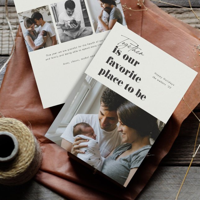 Tarjeta Festiva Juntos es nuestro lugar favorito 4 Foto (Simple together is our favorite place 4 photo christmas holiday cards.)