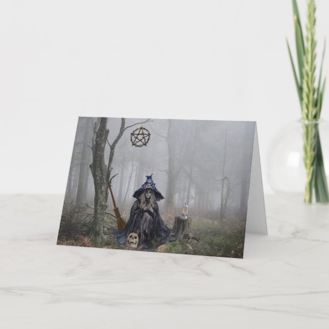 Tarjeta Festiva La bruja de la Halloween de Woods (Anverso)