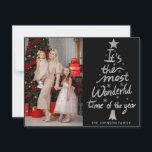 Tarjeta Festiva La época más maravillosa del año Foto elegante<br><div class="desc">Tarjeta de vacaciones de pingüino de Navidad con gorra de Santa</div>