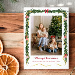 Tarjeta Festiva La vegetación de los Navidades modernos y la foto<br><div class="desc">Tarjeta fotográfica de vacaciones con exuberante vegetación y acentos festivos que aportan alegría fresca a las vacaciones,  perfecta para compartir sus saludos de temporada. *Nota: Utilice la herramienta de recorte para ajustar la posición de la foto.</div>