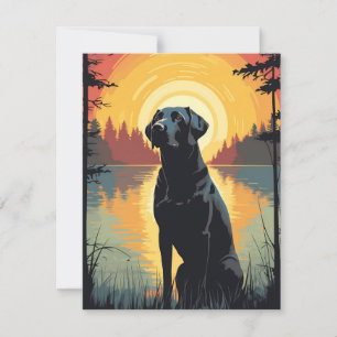 Tarjeta Festiva Labrador en el bosque al atardecer