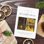 Tarjeta Festiva Las pequeñas cosas | Navidades de fotografía Gold<br><div class="desc">Tarjetas de vacaciones modernas y minimalistas para Navidades con 3 de sus fotos favoritas de este año pasado. En la parte superior de la tarjeta se lee "Agradecimiento por las pequeñas cosas" con un solo corazón dorado separando el texto curvo y la elegante letra del guión. Debajo de las fotos,...</div>