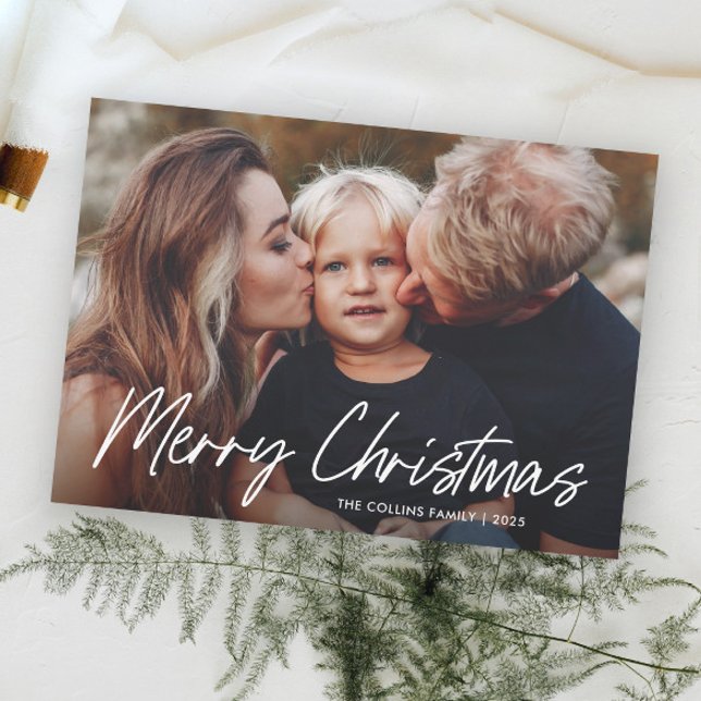 Tarjeta Festiva Leer moderno Merry Christmas 2 Photo (Simple Hand Lettered Merry Christmas 2 Photo Holiday Card.)