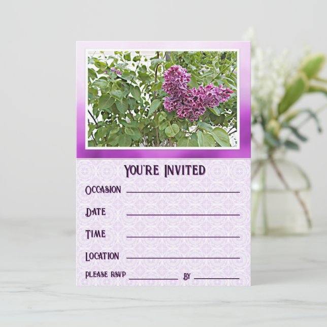 Tarjeta Festiva Lilacs morados le invitan a un evento especial (Anverso de pie)
