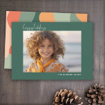 Tarjeta Festiva Línea Orgánica Arte Abstracto - 1 Foto Jade Coral<br><div class="desc">Un arte de línea abstracta orgánica con colores verde y coral. El diseño moderno destaca tu foto favorita para la temporada de Navidad. La parte delantera también incluye una tipografía de caligrafía para el saludo y un patrón de arte abstracto simple en la parte posterior. Si necesitas mover algo, haz...</div>