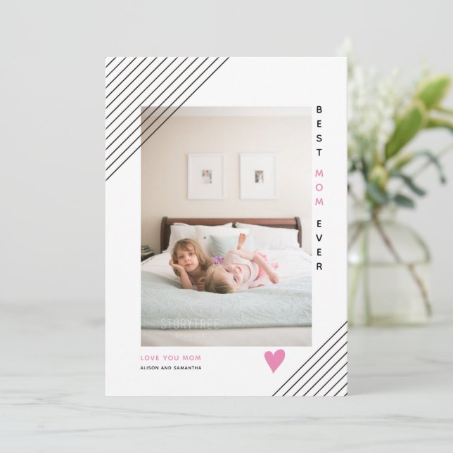 Tarjeta Festiva Líneas modernas de la foto del Día de la Madre (Anverso de pie)