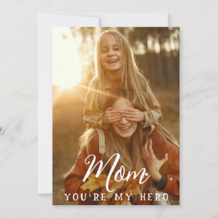 Tarjeta Festiva Mamá, eres mi héroe con Rosa