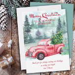 Tarjeta Festiva Mamá y papá venían camionetas rojas y árboles de N<br><div class="desc">Feliz Navidad, mamá y papá personalizaron la tarjeta de vacaciones con diseño tradicional de acuarela con camión rojo vintage y árbol de navidad, ubicado en un bosque nublado. Feliz Navidad está escrito en caligrafía festiva y la plantilla está lista para que usted pueda personalizar el resto de la redacción como...</div>