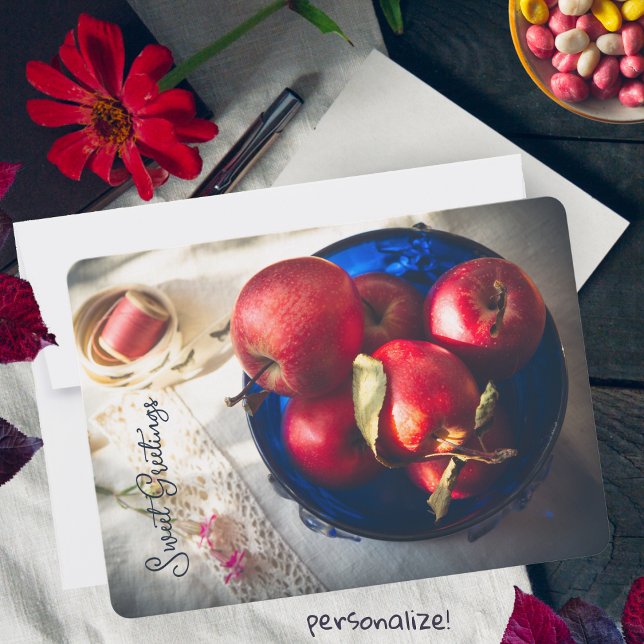 Tarjeta Festiva manzanas rojas rusas, flores y cintas (Subido por el creador)