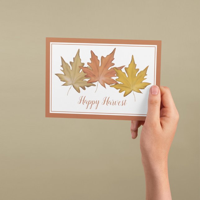 Tarjeta Festiva Maple Leaf Rojo Otoño Elegante Cosecha Rústica (Autumn greeting card featuring watercolor maple leaves and a warm Happy Harvest message.)