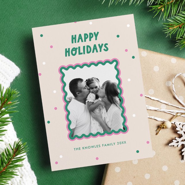Tarjeta Festiva Marco de risita suave rosado + verde feliz (cute and fun holiday photo card with squiggle frame in pink and green)