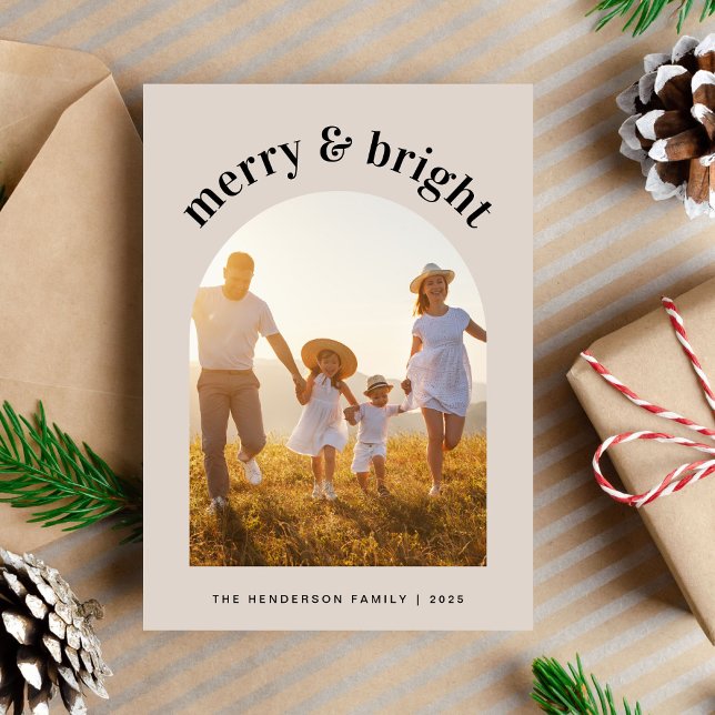 Tarjeta Festiva Marco fotográfico con arcos de la familia navideña (Capture the essence of the holiday season and share the warmth of your love and laughter)