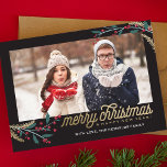 Tarjeta Festiva Marco fotográfico de las Berries Rojas Gold | Feli<br><div class="desc">Esta tarjeta de Navidades de vacaciones fantástica y festiva presenta un marco fotográfico,  bayas de invierno y dice ¡Feliz Navidad y Feliz Año Nuevo!</div>