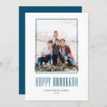 Tarjeta Festiva Marco fotográfico moderno Happy Hanukkah<br><div class="desc">¡Feliz Hanukkah! Enviar los deseos de Hanukkah a la familia y amigos con esta foto de personalizable de la tarjeta Hanukkah. Presenta una tipografía moderna y un marco fotográfico sencillo. Personalice agregando nombres y una foto. Esta moderna tarjeta Happy Hanukkah está disponible en otras cajas.</div>