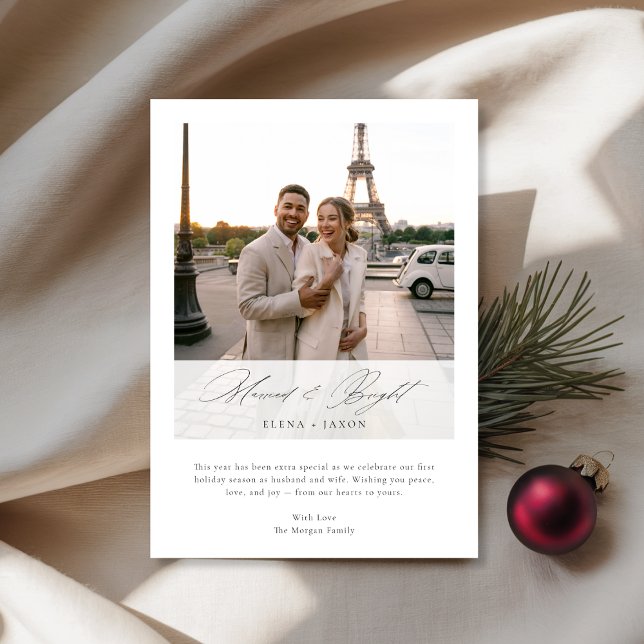 Tarjeta Festiva Married & Bright Elegant Script Newlywed Photo (Subido por el creador)