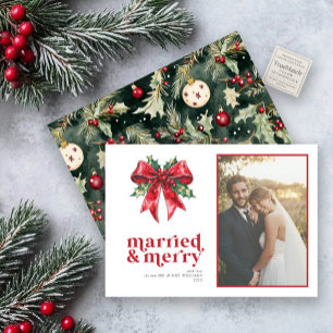 Tarjeta Festiva Married & Merry Red Bow Holly Fotografía recién ca