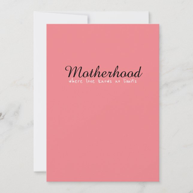 Tarjeta Festiva Maternidad donde el amor no conoce límites, Mamá M (Anverso)