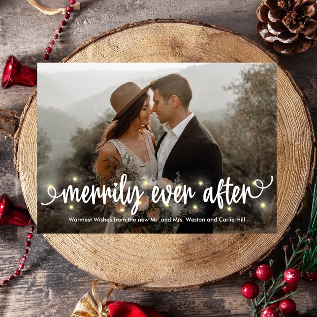 Tarjeta Festiva Merrily Lit Just Married Holiday Photo Card (Subido por el creador)