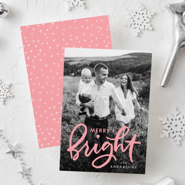 Tarjeta Festiva Merry and Bright Bold Pink Script Photo (Subido por el creador)