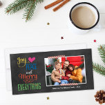 Tarjeta Festiva Merry Everything Colorous Black Chalkboard Photo<br><div class="desc">Sencillo y elegante saludo de la tarjeta de fotos de Navidad incluye la frase "Alegría, amor, paz y dulzura todo" en colores llamativos y moderno tipo escrito a mano sobre un fondo de pizarra negra. Acentos de cinta washi rayada rosa y blanca. Personaliza tu foto (formato paisajístico) y tu texto...</div>
