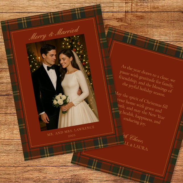 Tarjeta Festiva Merry & Married Newlywed Plaid Christmas Photo (Subido por el creador)