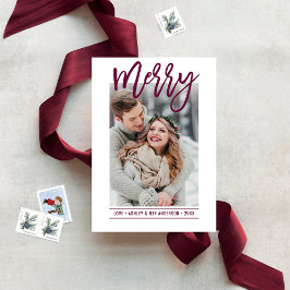 Tarjeta Festiva Merry Modern Burgundy Script Foto de reciente casa