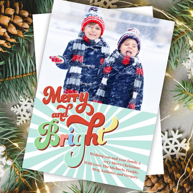 Tarjeta Festiva Merry y Bright Multi Photo Navidades (Merry and Bright holiday photo card.)