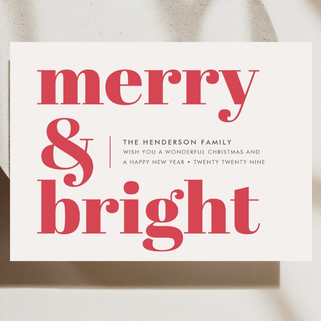 Tarjeta Festiva Merry y Bright | Navidades modernos de rojo brilla (Stylish, festive, and fully customizable - create your red typography holiday card today)
