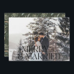 Tarjeta Festiva Merry y casado Elegante foto moderna botánica<br><div class="desc">Feliz y casada Elegante foto moderna mínima salvia natural color de agua verde tipografía botánica Feliz Navidad tarjeta plana.</div>